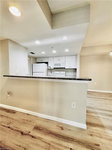 4121 Residence DR 301, Fort Myers, FL 33901