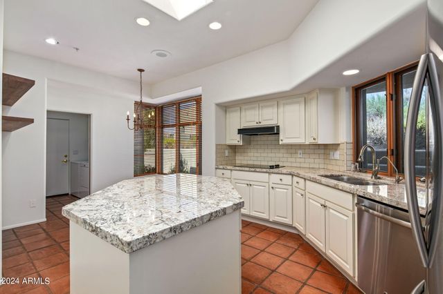 10095 E GRAYTHORN Drive, Scottsdale, AZ 85262