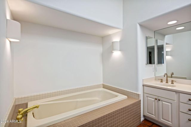 10095 E GRAYTHORN Drive, Scottsdale, AZ 85262