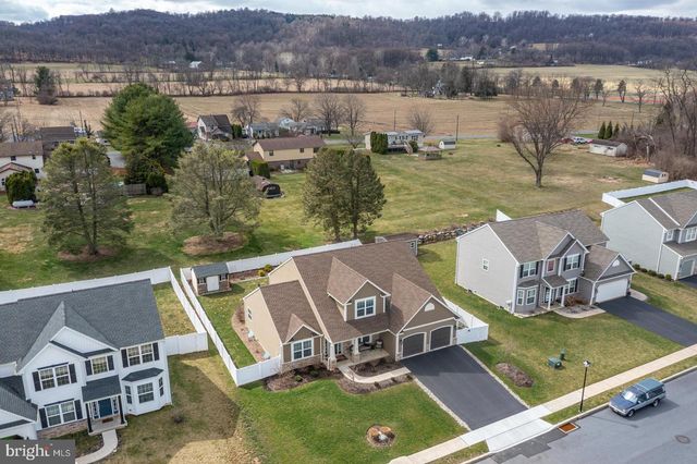 168 SIANNA CIR, Wernersville, PA 19565