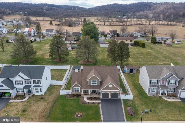 168 SIANNA CIR, Wernersville, PA 19565