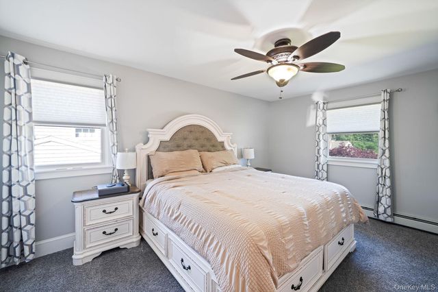18 Ludlow Way, Oakdale, NY 11769