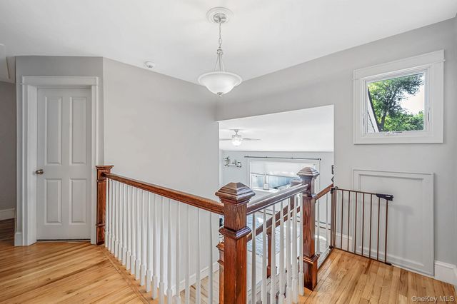 18 Ludlow Way, Oakdale, NY 11769