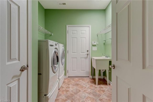 205 Heritage Hill Drive, Jamestown, NC 27282