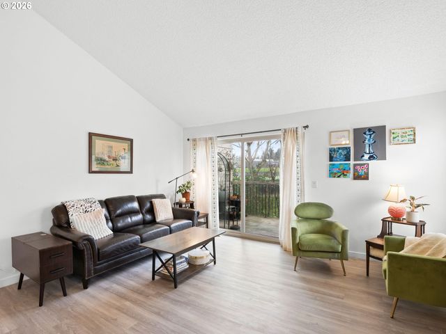 10217 Sw TRAPPER Ter, Beaverton, OR 97008