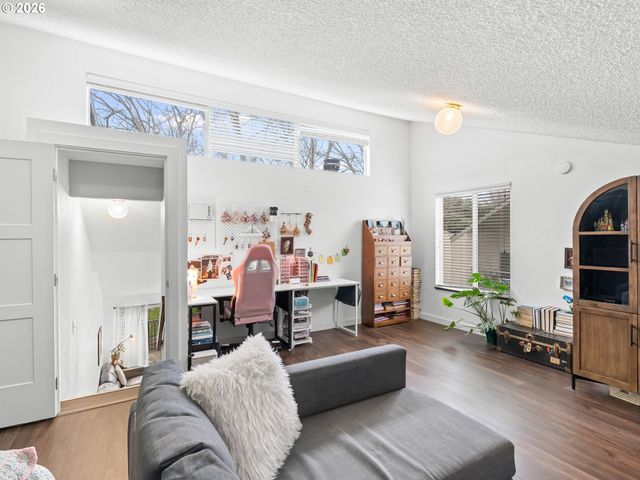 10217 Sw TRAPPER Ter, Beaverton, OR 97008