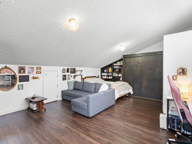 10217 Sw TRAPPER Ter, Beaverton, OR 97008