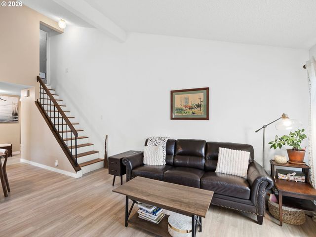 10217 Sw TRAPPER Ter, Beaverton, OR 97008