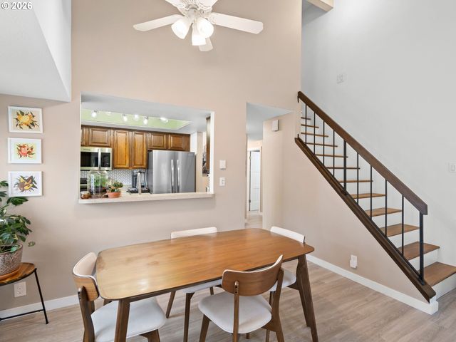 10217 Sw TRAPPER Ter, Beaverton, OR 97008