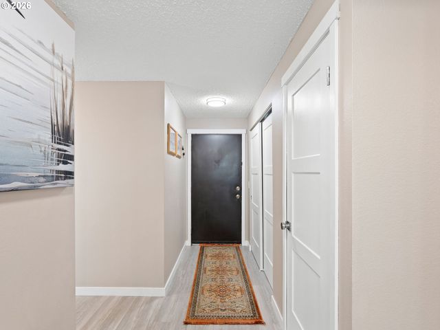 10217 Sw TRAPPER Ter, Beaverton, OR 97008