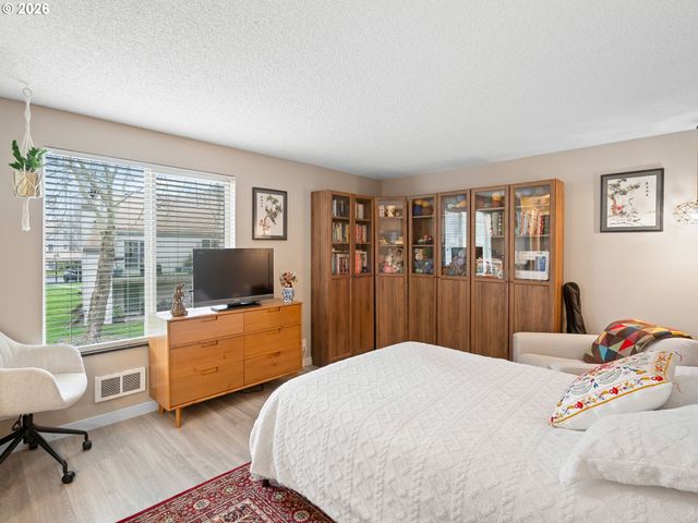 10217 Sw TRAPPER Ter, Beaverton, OR 97008