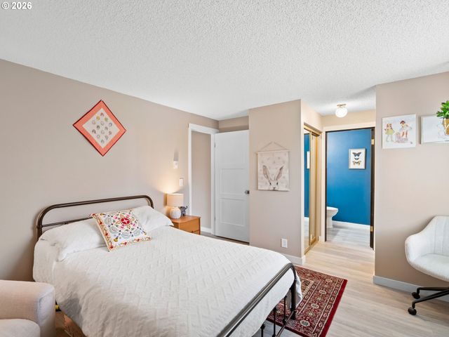 10217 Sw TRAPPER Ter, Beaverton, OR 97008