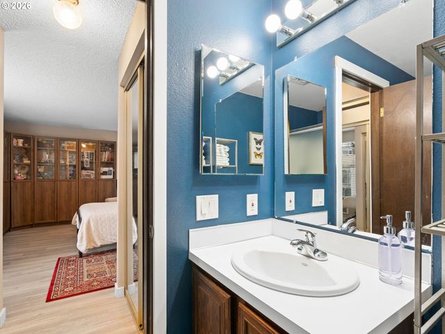 10217 Sw TRAPPER Ter, Beaverton, OR 97008