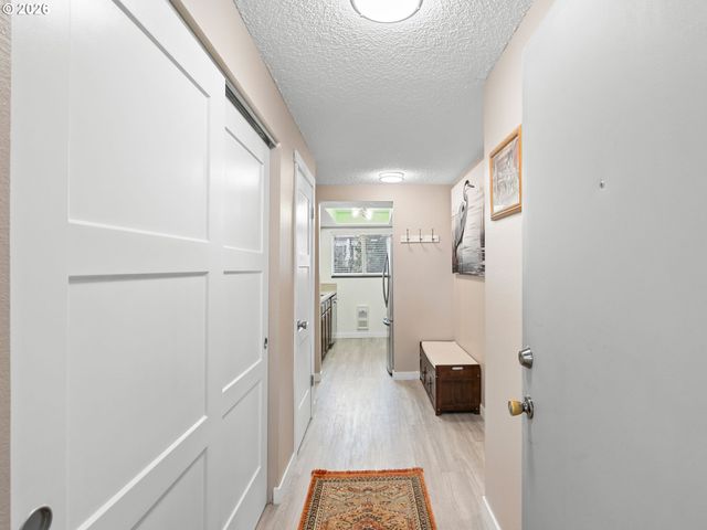 10217 Sw TRAPPER Ter, Beaverton, OR 97008