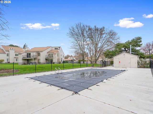 10217 Sw TRAPPER Ter, Beaverton, OR 97008