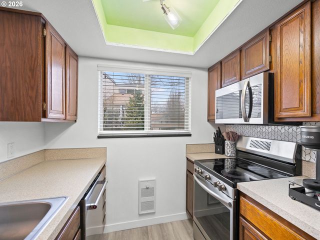 10217 Sw TRAPPER Ter, Beaverton, OR 97008