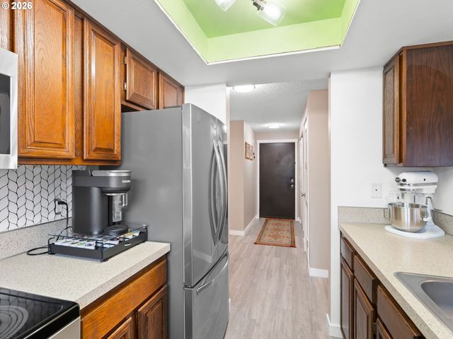 10217 Sw TRAPPER Ter, Beaverton, OR 97008