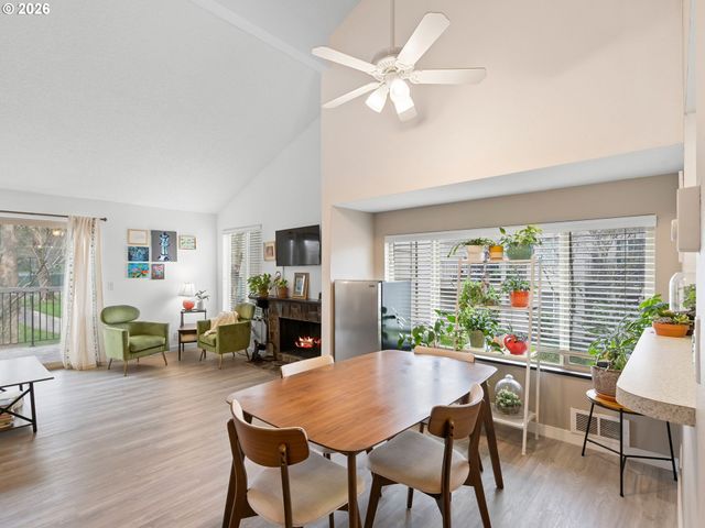 10217 Sw TRAPPER Ter, Beaverton, OR 97008