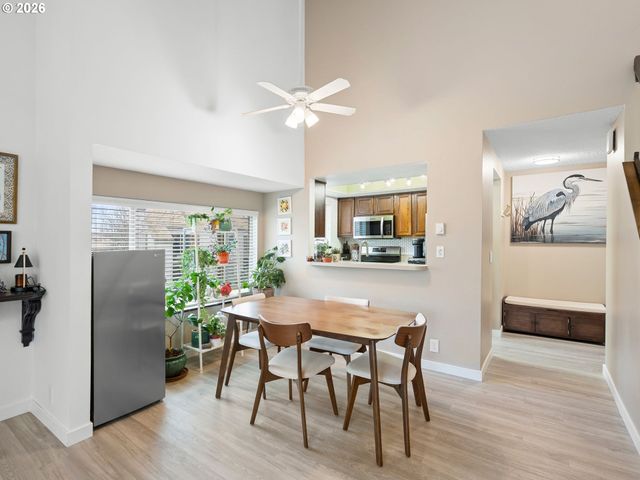 10217 Sw TRAPPER Ter, Beaverton, OR 97008