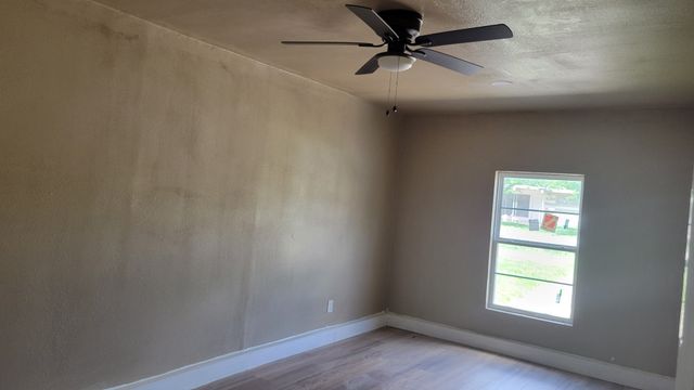 4660 Lois Street, Fort Worth, TX 76119