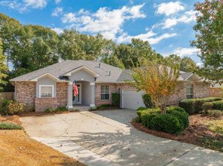 2351 Queens Ferry Ln, Cantonment, FL 32533
