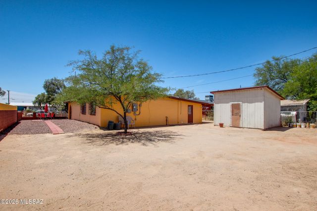 6927 S Lundy Drive, Tucson, AZ 85756