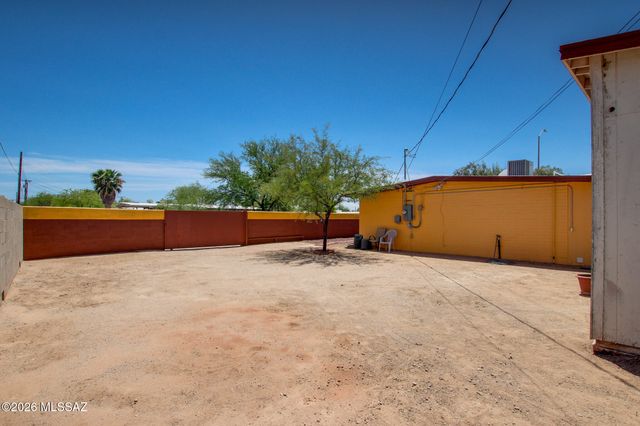 6927 S Lundy Drive, Tucson, AZ 85756