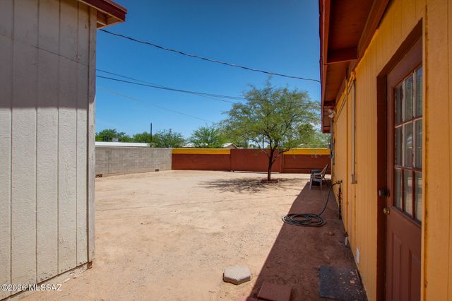 6927 S Lundy Drive, Tucson, AZ 85756