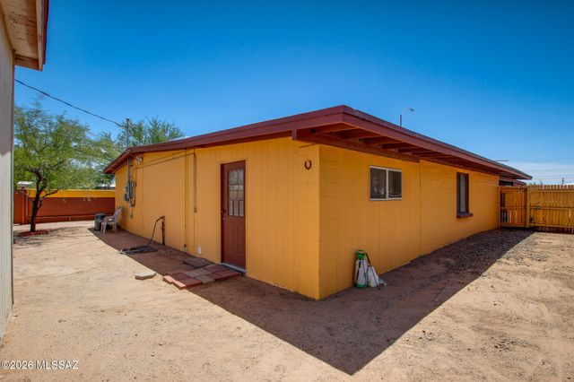 6927 S Lundy Drive, Tucson, AZ 85756