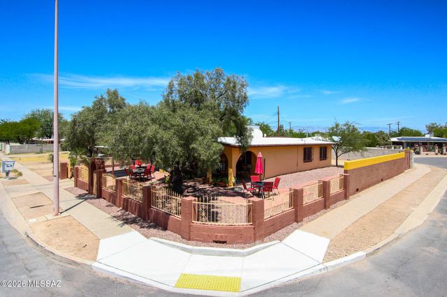 6927 S Lundy Drive, Tucson, AZ 85756