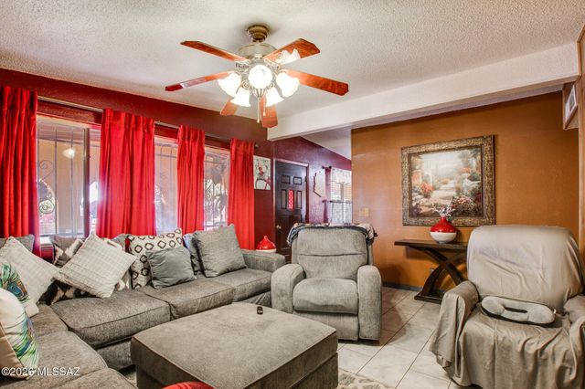 6927 S Lundy Drive, Tucson, AZ 85756