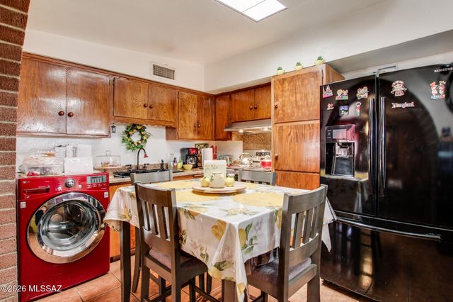 6927 S Lundy Drive, Tucson, AZ 85756