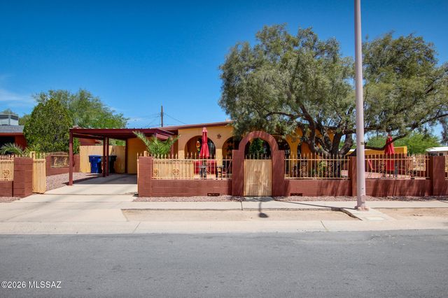 6927 S Lundy Drive, Tucson, AZ 85756