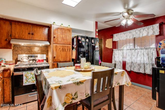 6927 S Lundy Drive, Tucson, AZ 85756