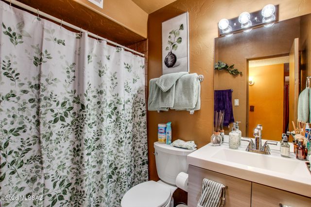 6927 S Lundy Drive, Tucson, AZ 85756