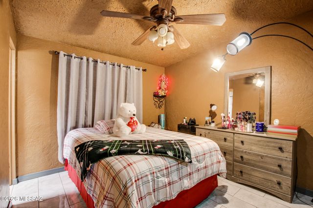 6927 S Lundy Drive, Tucson, AZ 85756