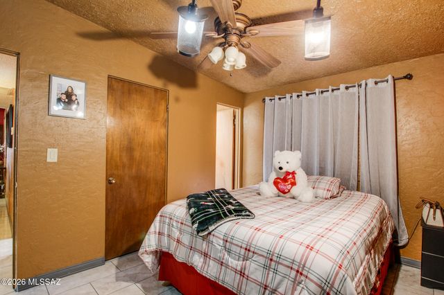6927 S Lundy Drive, Tucson, AZ 85756