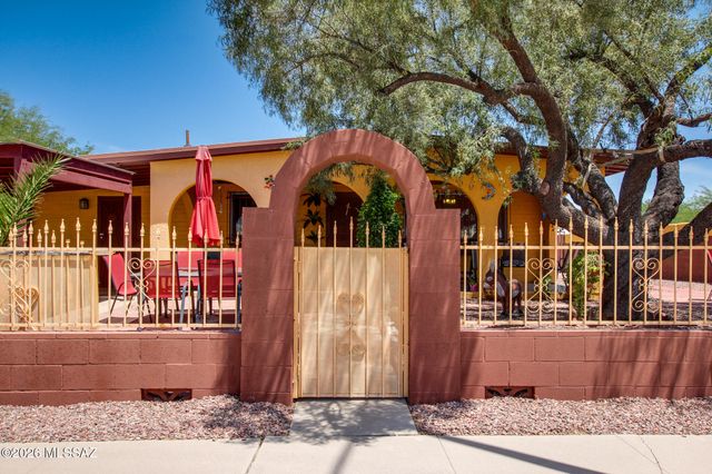 6927 S Lundy Drive, Tucson, AZ 85756