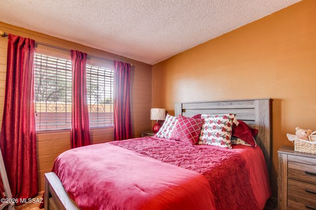 6927 S Lundy Drive, Tucson, AZ 85756