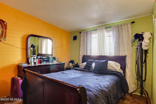6927 S Lundy Drive, Tucson, AZ 85756