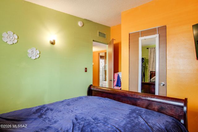 6927 S Lundy Drive, Tucson, AZ 85756