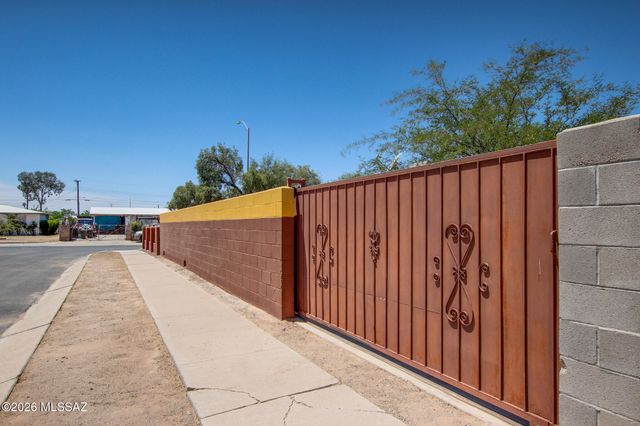 6927 S Lundy Drive, Tucson, AZ 85756