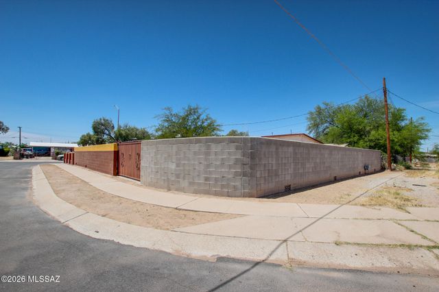 6927 S Lundy Drive, Tucson, AZ 85756