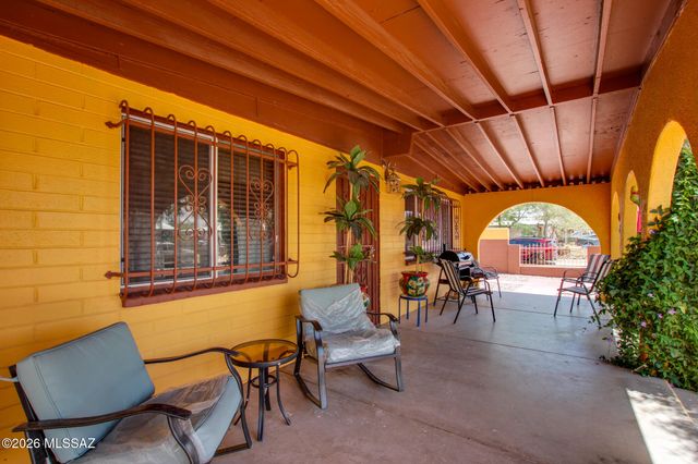 6927 S Lundy Drive, Tucson, AZ 85756
