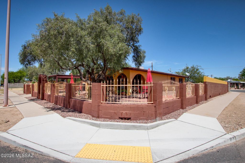 6927 S Lundy Drive, Tucson, AZ 85756