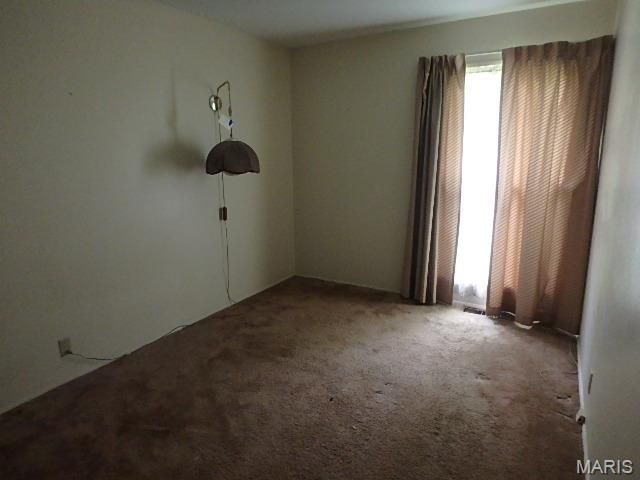 990 Saddle Drive, Florissant, MO 63033
