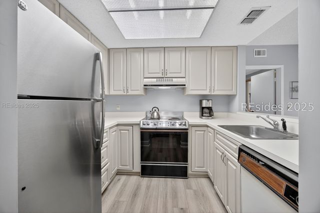 3 Wimbledon Ct Apt 204, Hilton Head Island, SC 29928