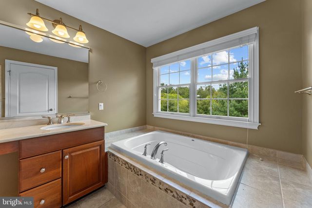 14 SLOAN RD, West Chester, PA 19382