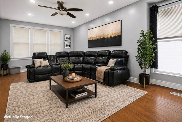 7931 S Muskegon Avenue, Chicago, IL 60617