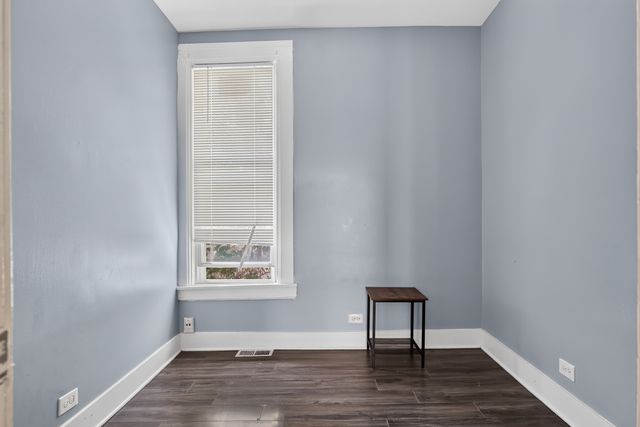 7931 S Muskegon Avenue, Chicago, IL 60617